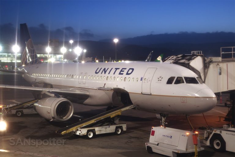 N462UA united a320