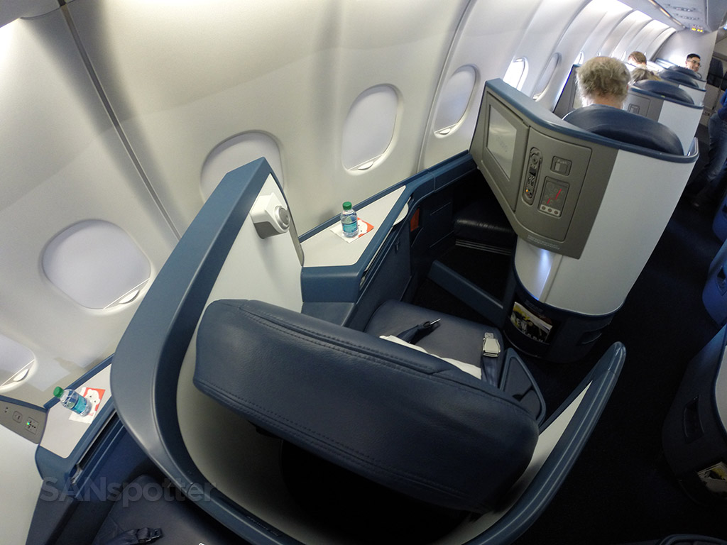 Delta Air Lines A330-300 business class (Delta One) Atlanta to Seattle ...