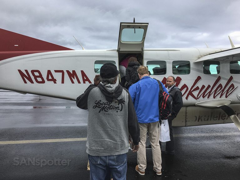 mokulele airlines boarding door