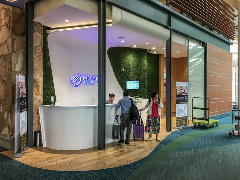 SkyTeam lounge YVR entrance