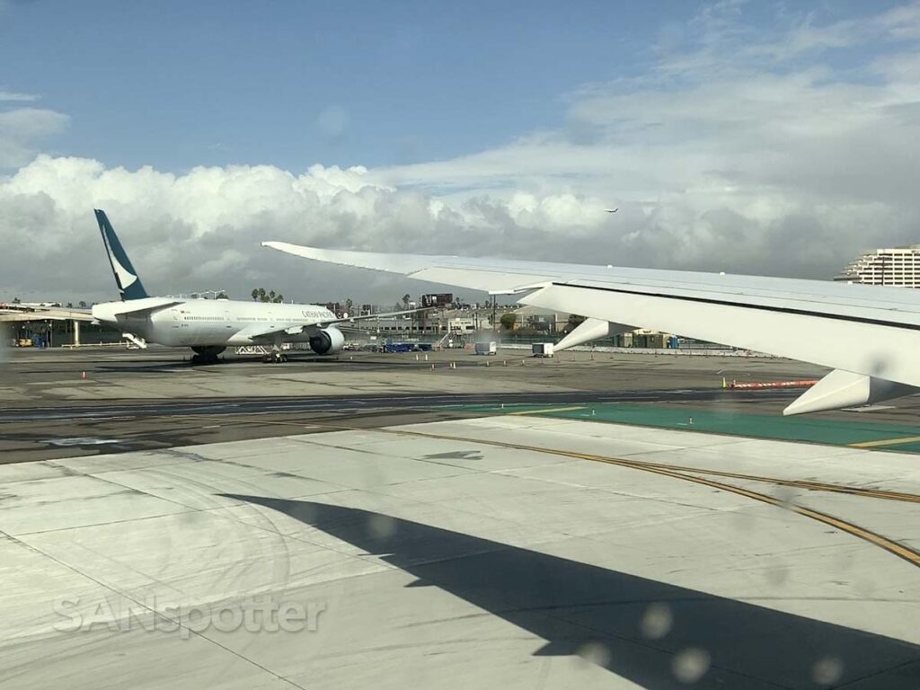 Taxiing past a Cathay Pacific 777–300ER at LAX