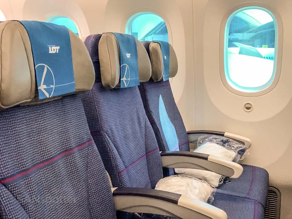 LOT Polish Airlines review: 787-8 economy class Los Angeles to Warsaw –  SANspotter