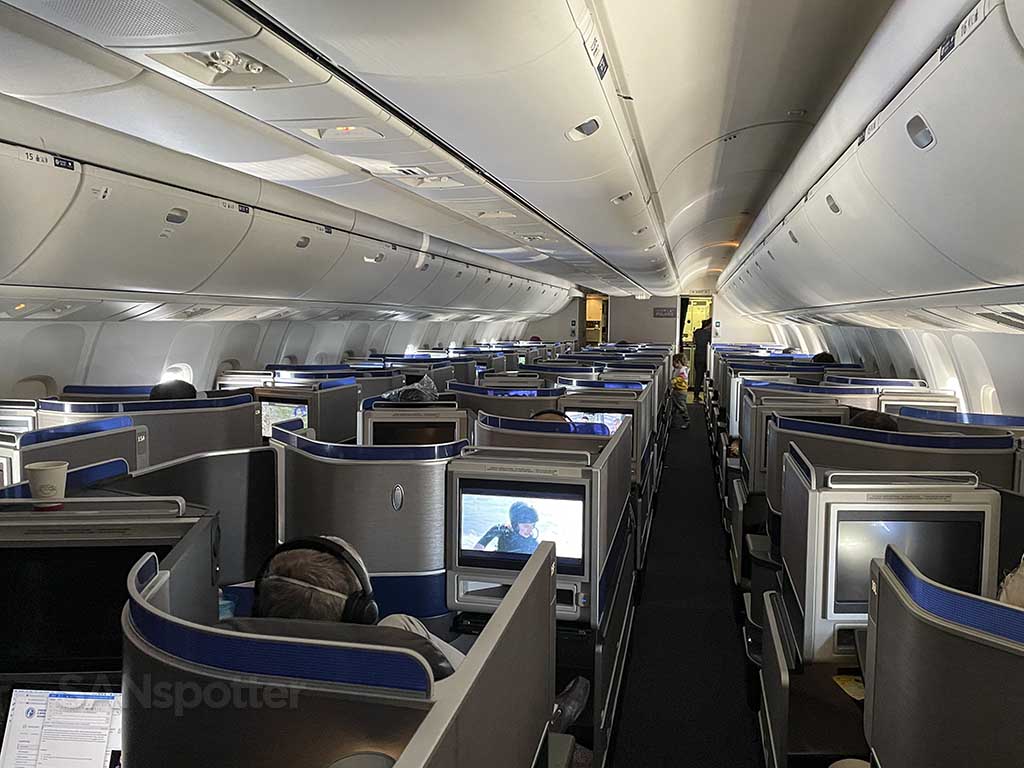 United 767-300 business class review: Polaris is underrated! – SANspotter