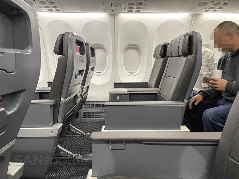 American Airlines 737 MAX 8 first class seating configuration