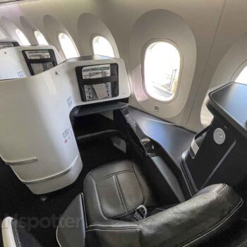 Zipair 787-8 Full Flat review: affordable business class for the masses!