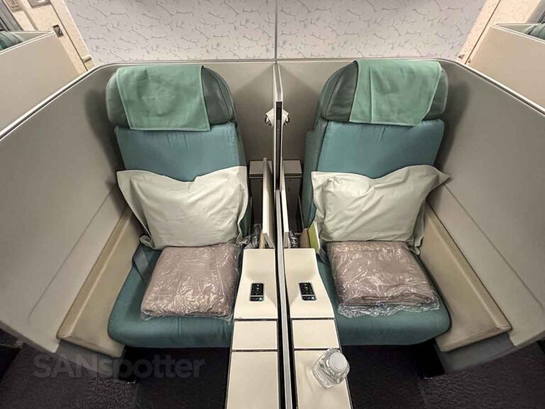 Korean Air 777-300ER row 7 prestige class middle seats