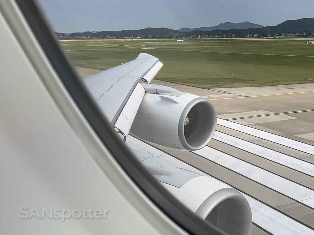 Korean Air 747-8 lining up for runway 15R at ICN