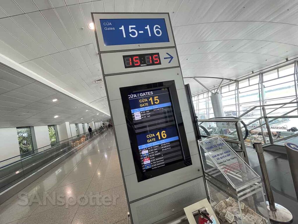 Gate 15 and 16 information display SGN