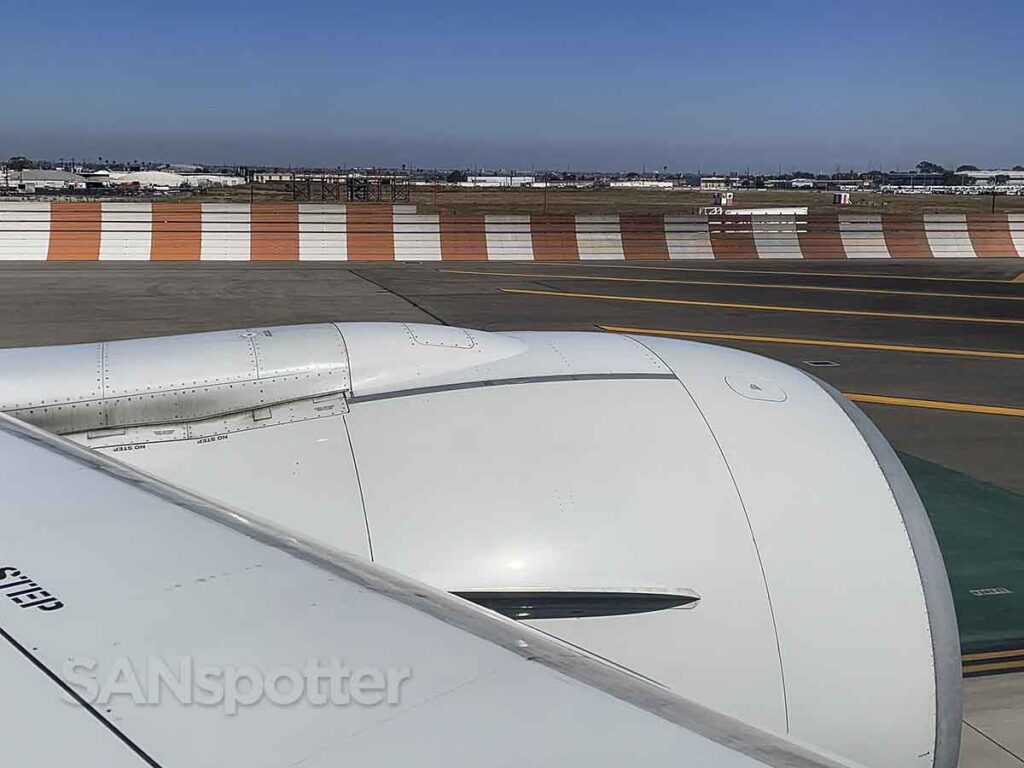 Singapore Airlines 777-300ER turning onto runway 25R at LAX