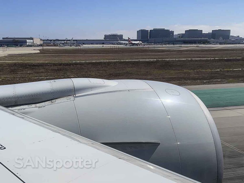 Singapore Airlines 777-300ER business class seat privacy rolling down runway 25R at LAX