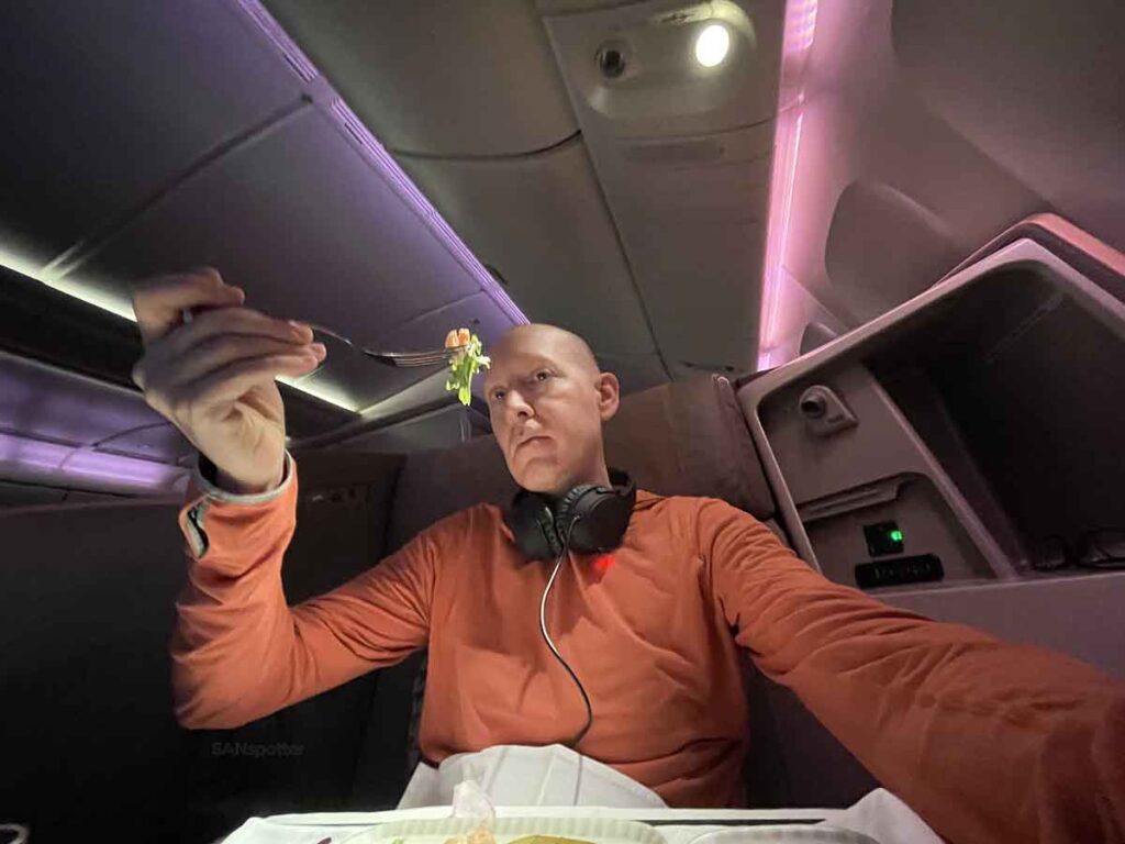 SANspotter testing the food in Singapore Airlines 777-300ER business class