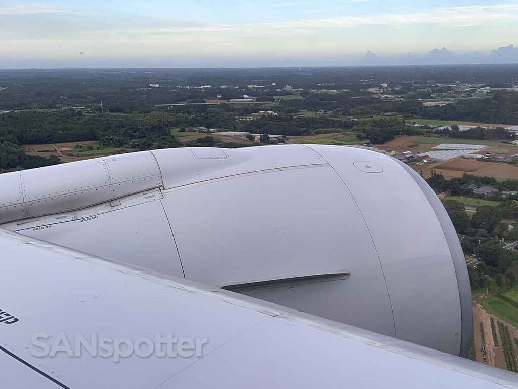 Singapore Airlines 777-300ER just about to land at NRT