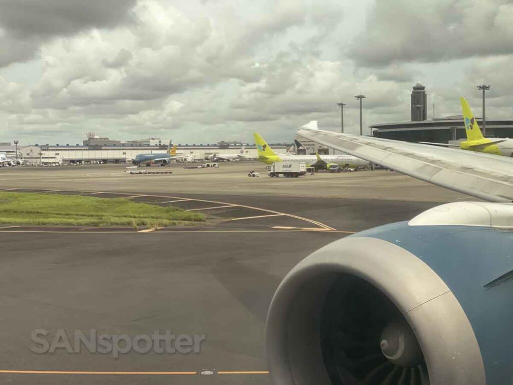 Vietnam Airlines 787-9 taxiing at Narita airport