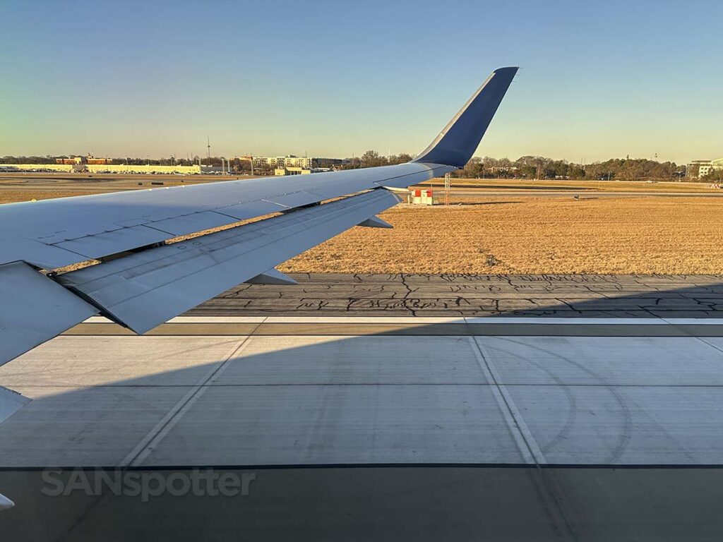 Delta 767-300 rolling down runway 26L ATL